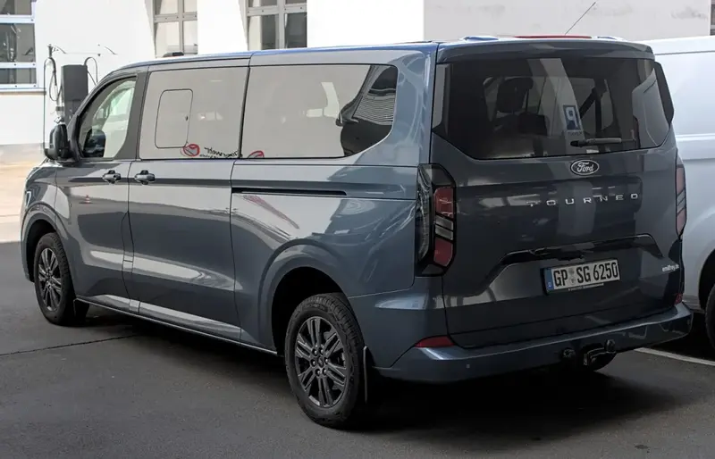 Ford Tourneo Custom - 2