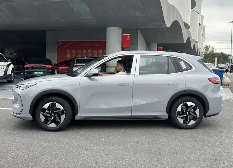 Geely Galaxy E5 - 5