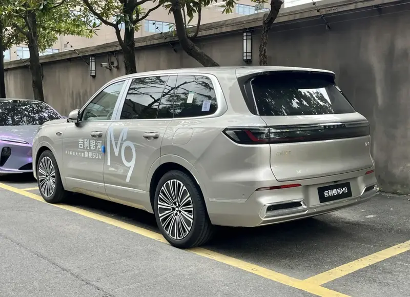 Geely Galaxy M9 - 2