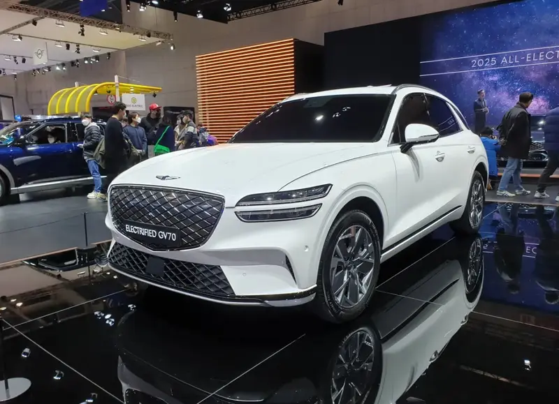 Genesis GV70 - 1