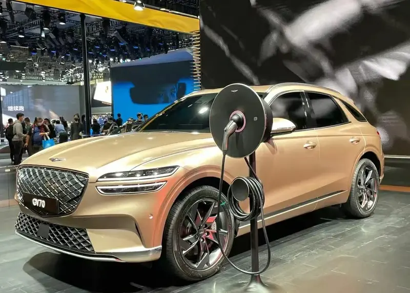 Genesis GV70 - 2