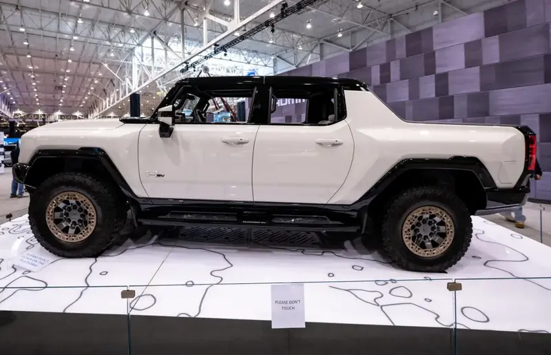 GMC Hummer EV - 3