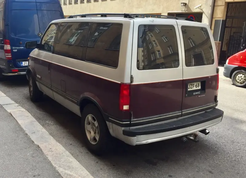 GMC Safari - 2