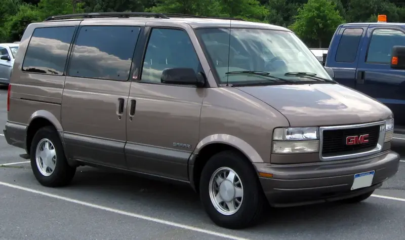 GMC Safari - 2