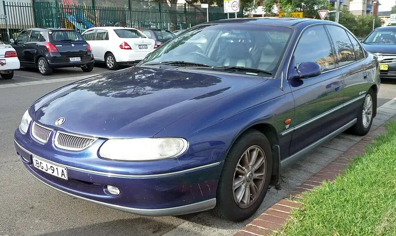 Holden Calais - 4