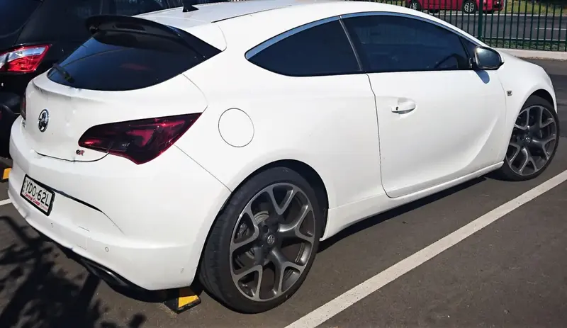 Holden Astra - 4
