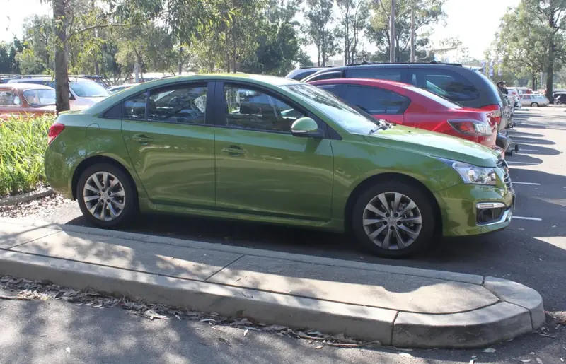 Holden Cruze - 4