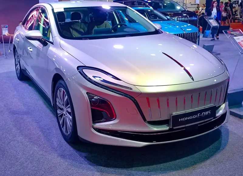 Hongqi E-QM5 - 3