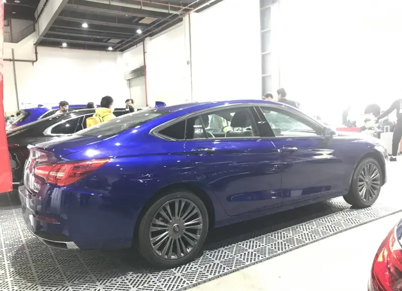 Hongqi H5 - 2