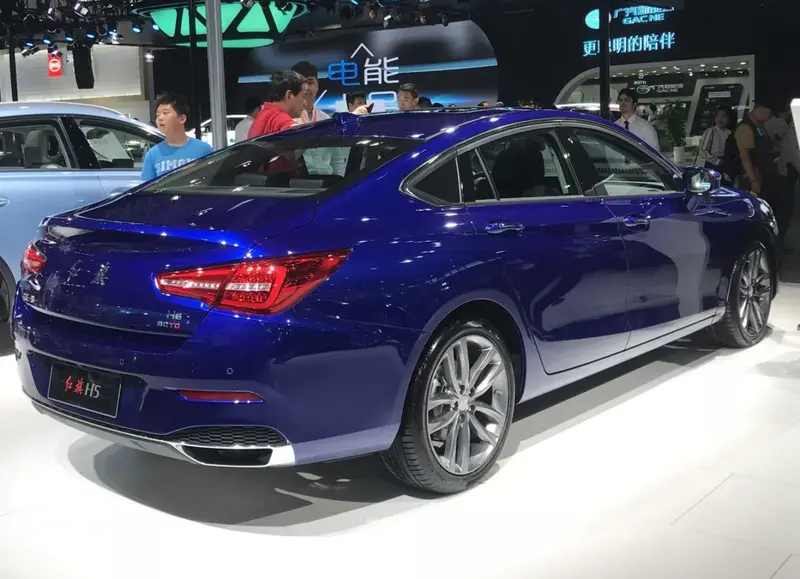 Hongqi H5 - 3
