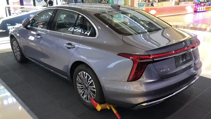 Hongqi H5 - 3