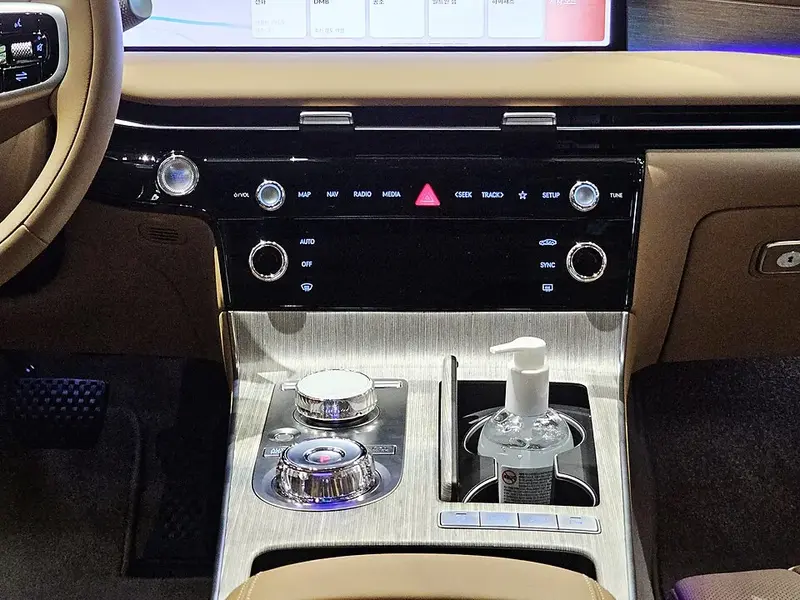 Hyundai Genesis - 2