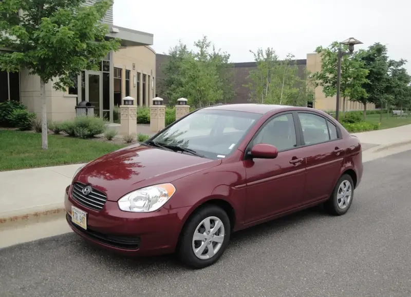 Hyundai Accent - 3