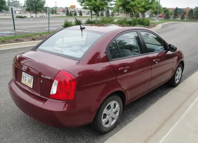 Hyundai Accent - 4