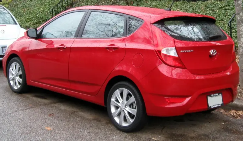 Hyundai Accent - 4