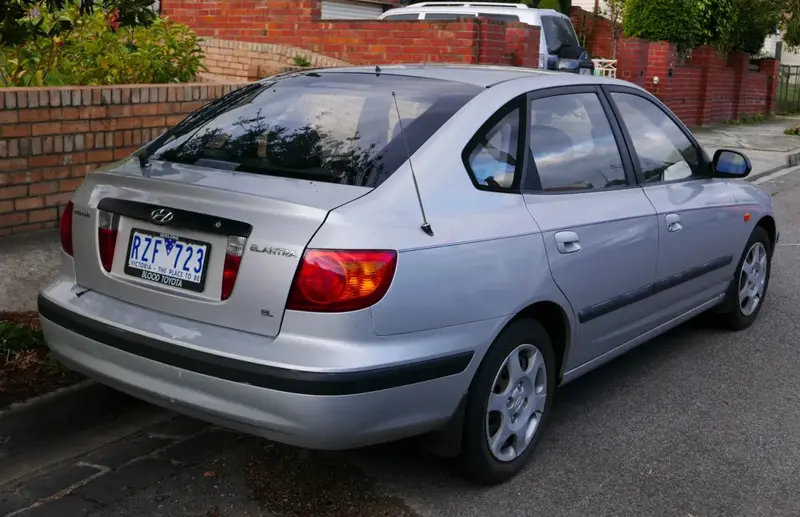 Hyundai Elantra - 4