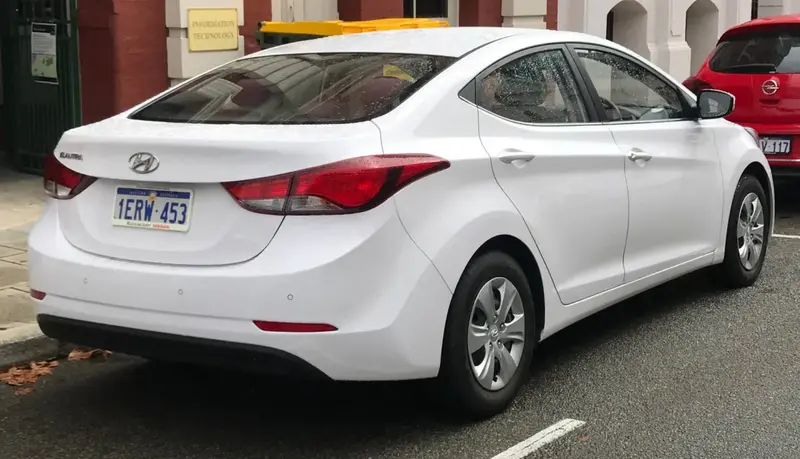 Hyundai Elantra - 2