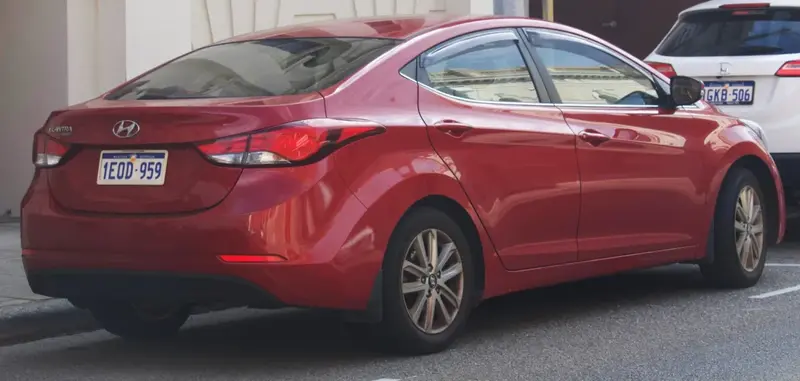 Hyundai Elantra - 4