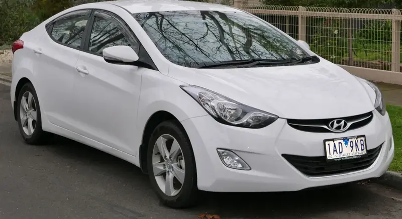 Hyundai Elantra - 4