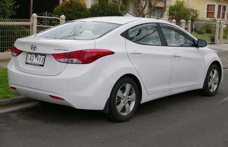 Hyundai Elantra - 5