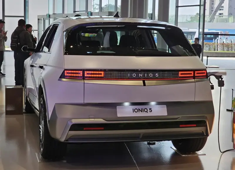 Hyundai IONIQ 5 - 5