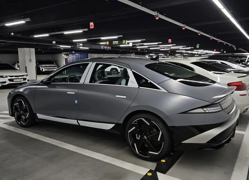 Hyundai IONIQ 6 - 6
