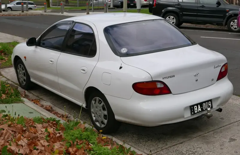 Hyundai Lantra - 2