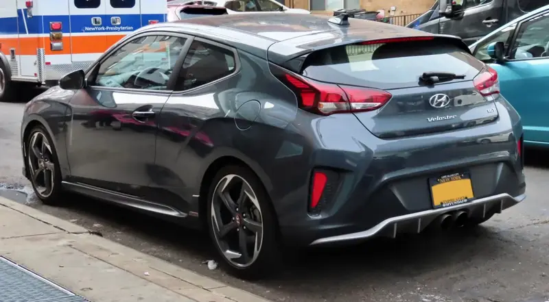 Hyundai Veloster - 4