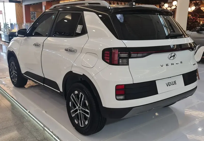 Hyundai Venue - 2