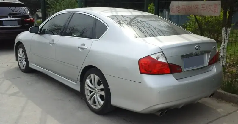 Infiniti M - 5