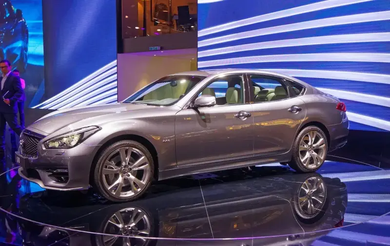 Infiniti Q70 - 2