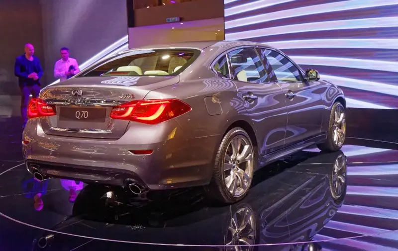 Infiniti Q70 - 5