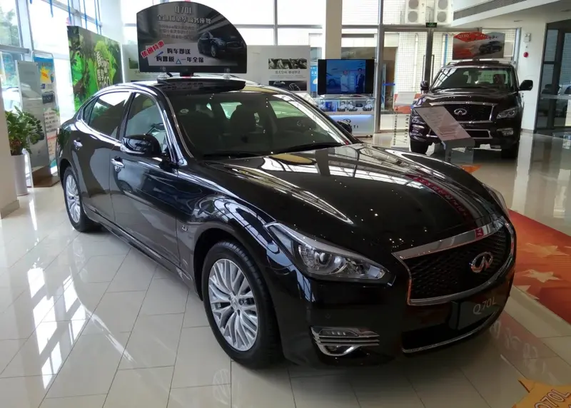 Infiniti Q70 - 2