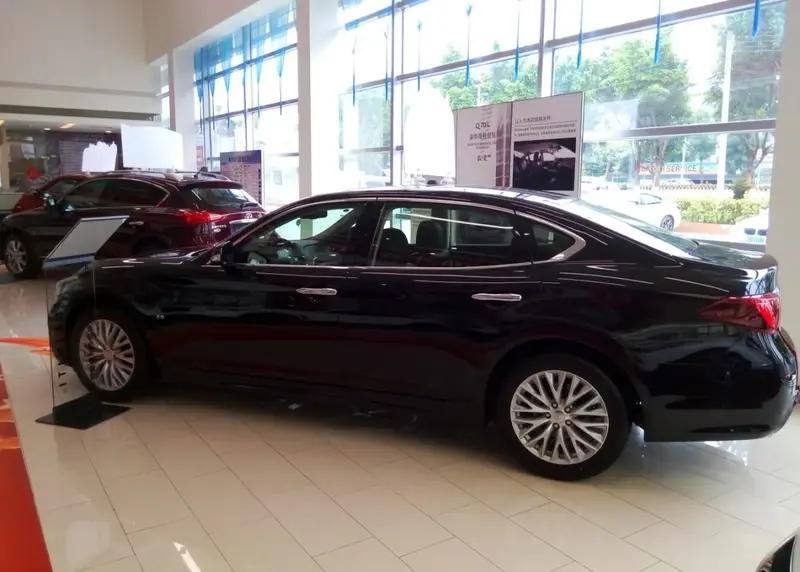 Infiniti Q70 - 4