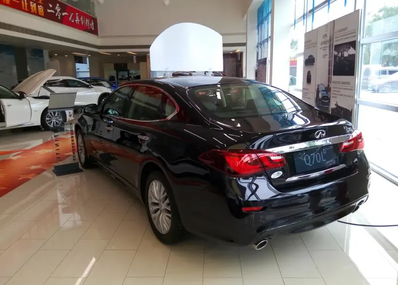 Infiniti Q70 - 5