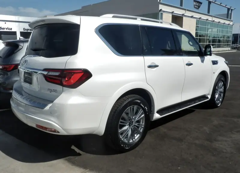 Infiniti QX80 - 4