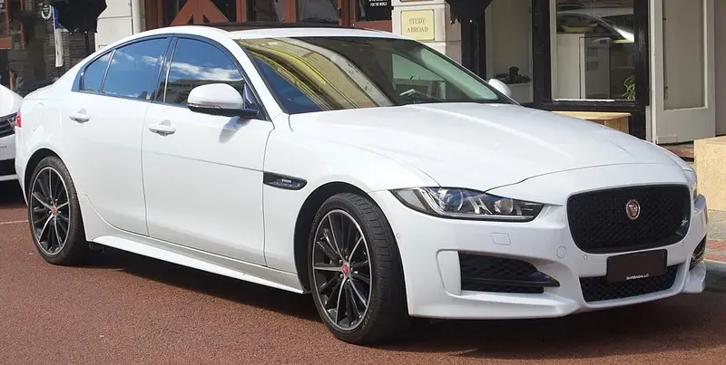 Jaguar XE - 3