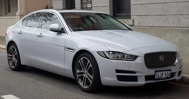 Jaguar XE XE (X760)