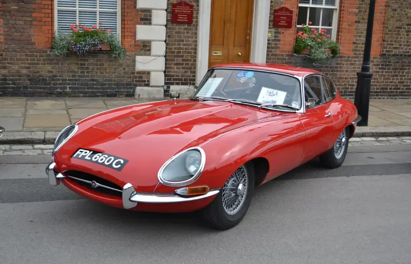 Jaguar E-type - 2