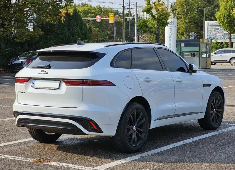 Jaguar F-Pace - 5