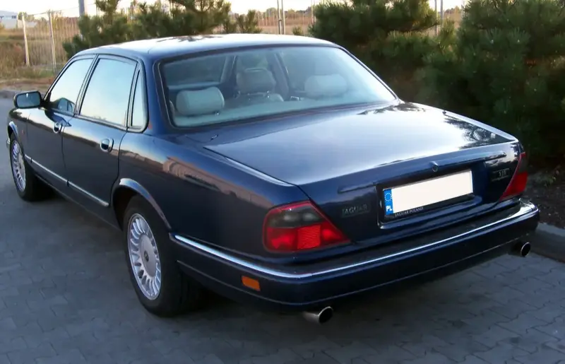 Jaguar XJ - 4
