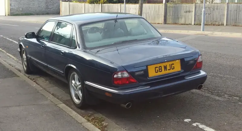 Jaguar XJ - 4