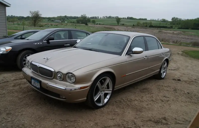 Jaguar XJ - 5