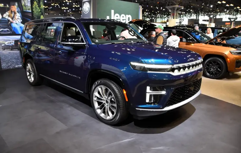 Jeep Wagoneer - 4