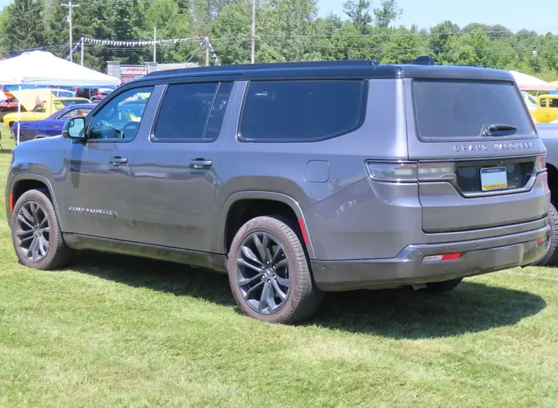 Jeep Wagoneer - 3