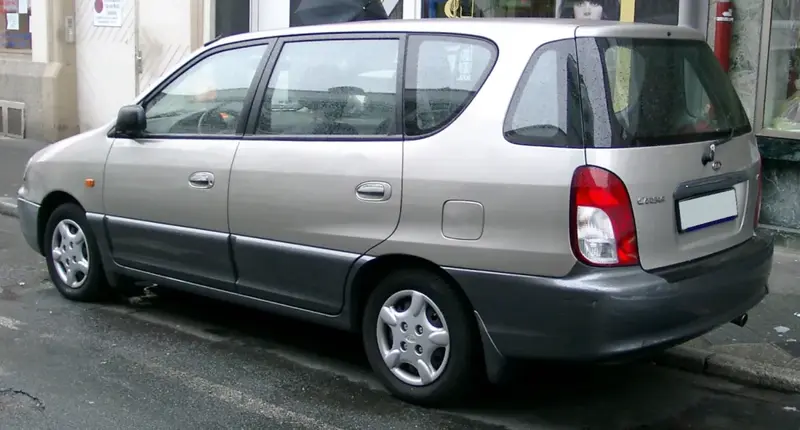 Kia Carens - 4