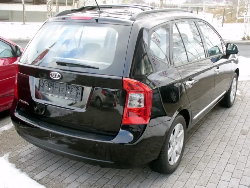 Kia Carens - 4