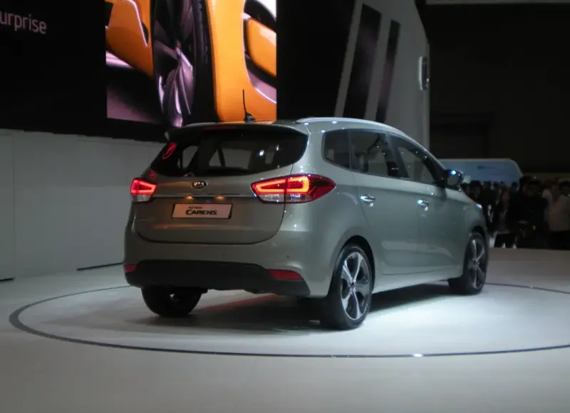 Kia Carens - 3