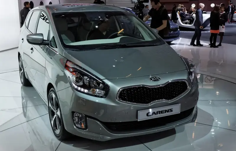 Kia Carens - 5