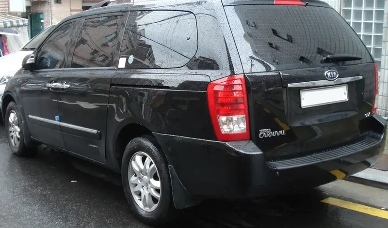 Kia Carnival - 2
